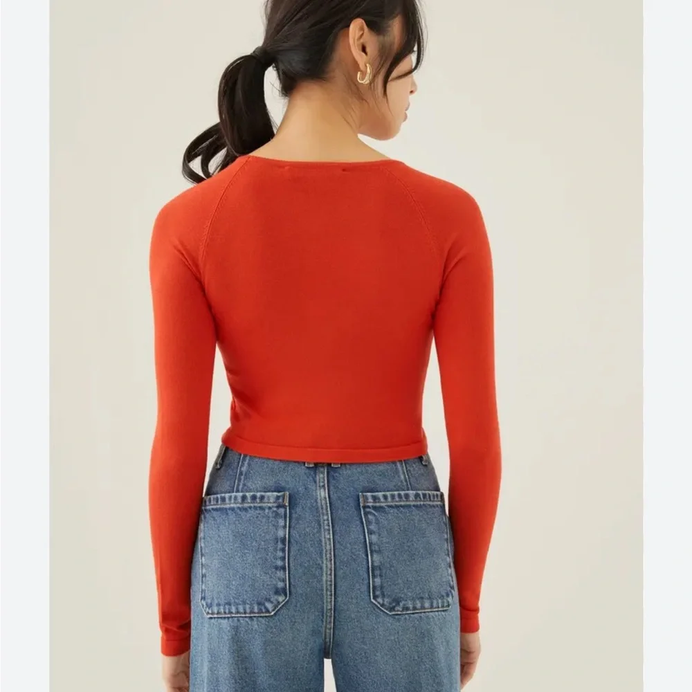 NWT Love, Bonito Maudi Knit Fitted Crop Top Color Vermillion Red Size US 8 - Picture 3 of 7